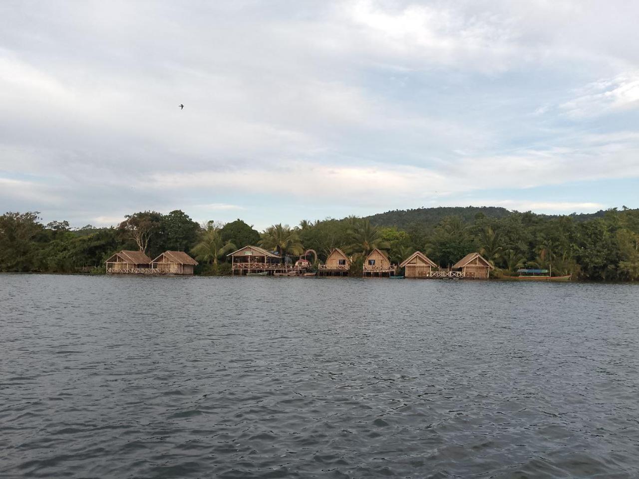 The Floating House Villa Koh Kong Room photo